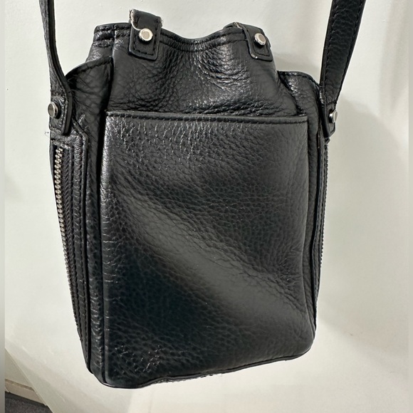 Aritzia Wilfred free small bucket bag - Picture 4 of 6